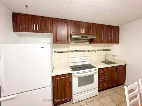 14 Kemsing Court Markham ON L3R 4P7