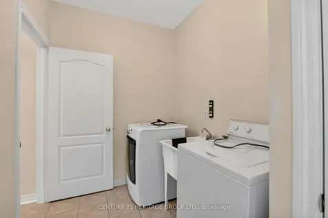 58 Saint Avenue Bradford West Gwillimbury ON L3Z 3H7