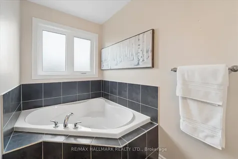 88 Byers Pond Way Whitchurch-stouffville ON L4A 0M6