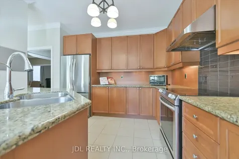 9 O'hara Crescent Richmond Hill ON L4E 4E1
