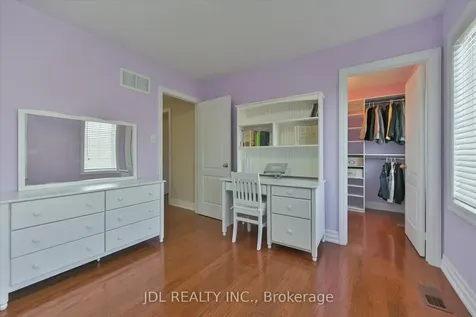 9 O'hara Crescent Richmond Hill ON L4E 4E1