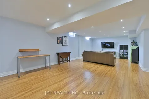 9 O'hara Crescent Richmond Hill ON L4E 4E1