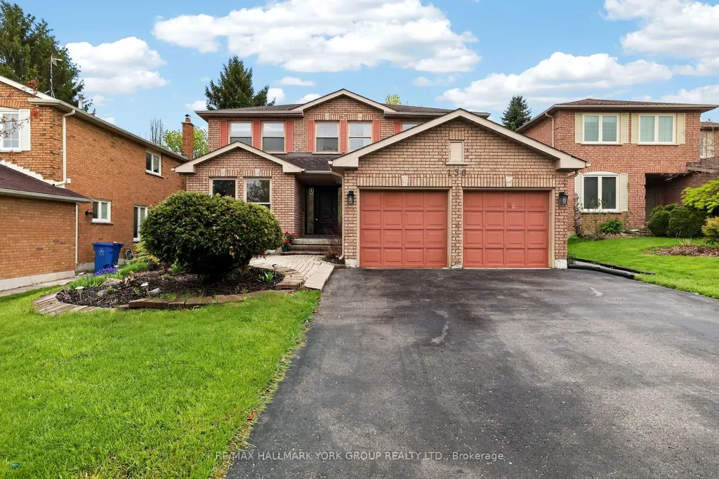 136 Nelson Circle Newmarket ON L3X 1R3