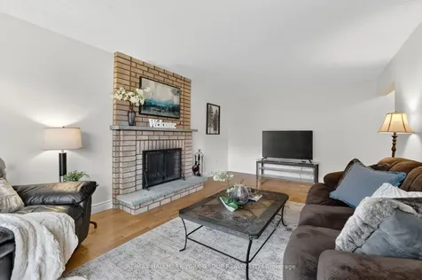 136 Nelson Circle Newmarket ON L3X 1R3