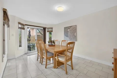 136 Nelson Circle Newmarket ON L3X 1R3