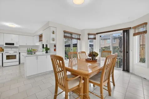 136 Nelson Circle Newmarket ON L3X 1R3