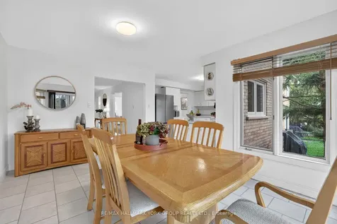 136 Nelson Circle Newmarket ON L3X 1R3