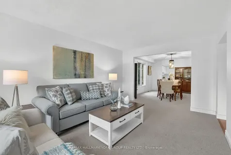 136 Nelson Circle Newmarket ON L3X 1R3