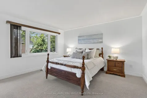 136 Nelson Circle Newmarket ON L3X 1R3