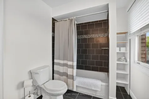 136 Nelson Circle Newmarket ON L3X 1R3