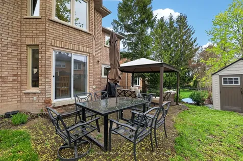 136 Nelson Circle Newmarket ON L3X 1R3