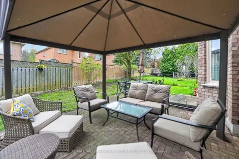 136 Nelson Circle Newmarket ON L3X 1R3