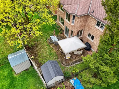 136 Nelson Circle Newmarket ON L3X 1R3