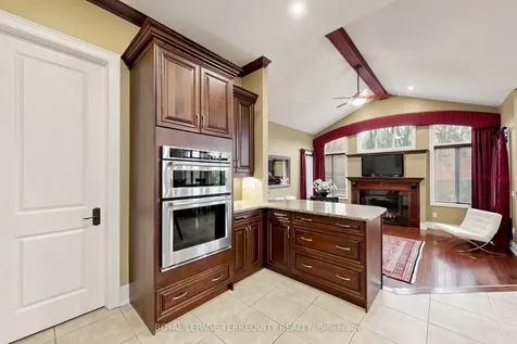 63 Grayfield Drive Whitchurch-stouffville ON L4A 0B1