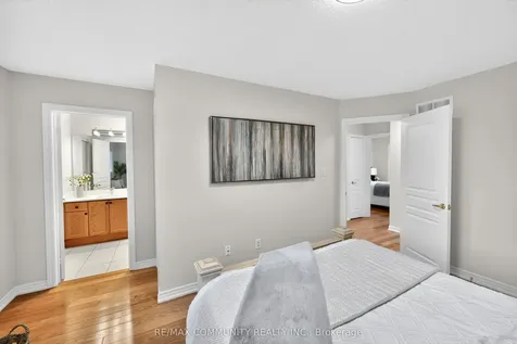 28 Radmore Place Markham ON L6B 0G7
