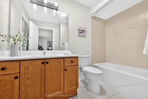 28 Radmore Place Markham ON L6B 0G7