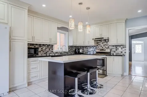 72 Norbury Drive Markham ON L3S 3V2