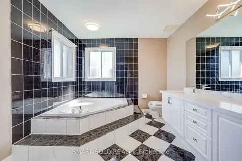 72 Norbury Drive Markham ON L3S 3V2