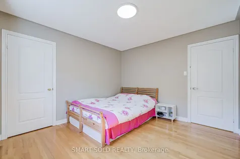 72 Norbury Drive Markham ON L3S 3V2
