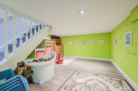 72 Norbury Drive Markham ON L3S 3V2