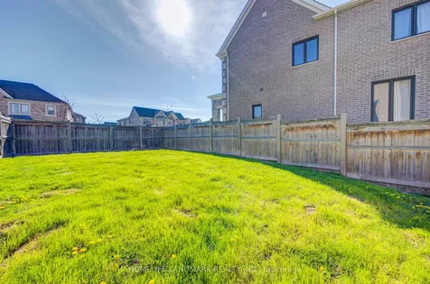7 Deer Pass Road East Gwillimbury ON L9N 0S5
