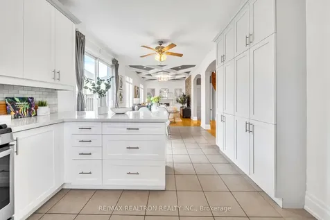 23 Poulias Avenue Richmond Hill ON L4E 4A1