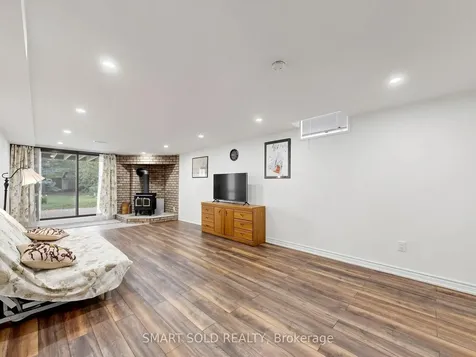 14 Marchwood Crescent Richmond Hill ON L4C 8M7