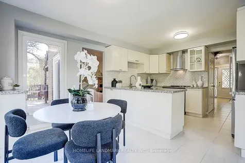 20 Lippincott Court Richmond Hill ON L4C 7M4