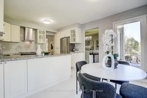 20 Lippincott Court Richmond Hill ON L4C 7M4