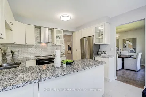 20 Lippincott Court Richmond Hill ON L4C 7M4