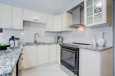 20 Lippincott Court Richmond Hill ON L4C 7M4