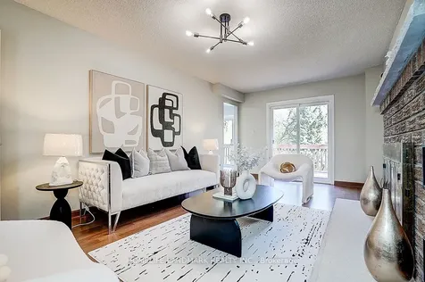 20 Lippincott Court Richmond Hill ON L4C 7M4
