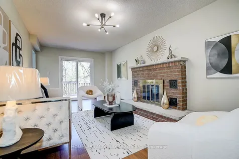 20 Lippincott Court Richmond Hill ON L4C 7M4