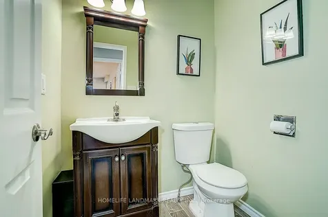 20 Lippincott Court Richmond Hill ON L4C 7M4