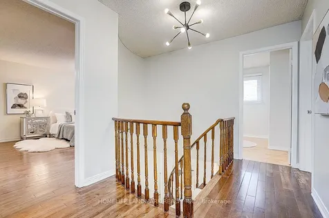 20 Lippincott Court Richmond Hill ON L4C 7M4