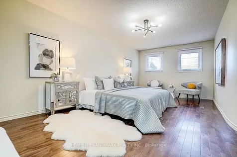 20 Lippincott Court Richmond Hill ON L4C 7M4