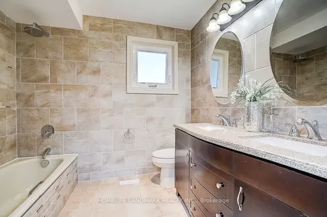 20 Lippincott Court Richmond Hill ON L4C 7M4