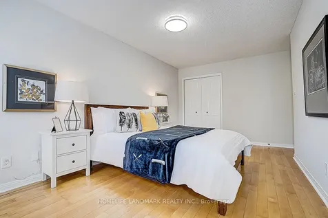 20 Lippincott Court Richmond Hill ON L4C 7M4