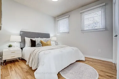 20 Lippincott Court Richmond Hill ON L4C 7M4