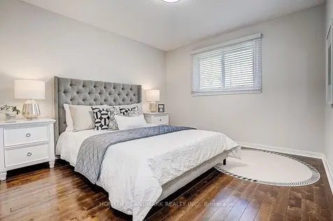 20 Lippincott Court Richmond Hill ON L4C 7M4