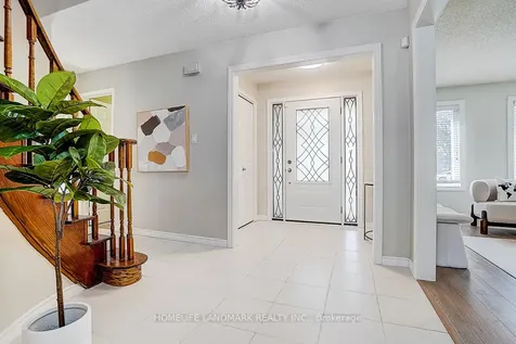 20 Lippincott Court Richmond Hill ON L4C 7M4