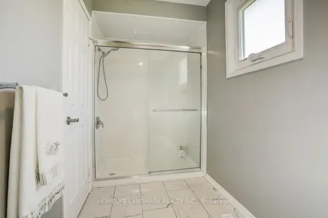 20 Lippincott Court Richmond Hill ON L4C 7M4