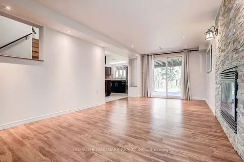 20 Lippincott Court Richmond Hill ON L4C 7M4