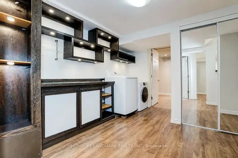 20 Lippincott Court Richmond Hill ON L4C 7M4