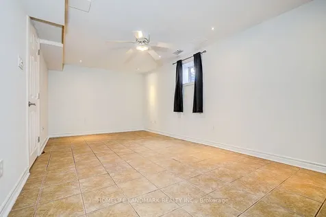20 Lippincott Court Richmond Hill ON L4C 7M4