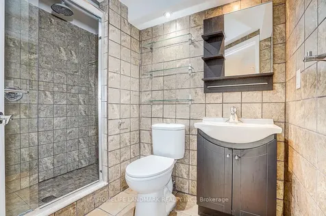 20 Lippincott Court Richmond Hill ON L4C 7M4