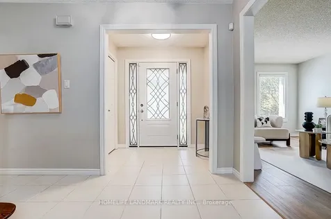 20 Lippincott Court Richmond Hill ON L4C 7M4