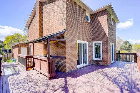 20 Lippincott Court Richmond Hill ON L4C 7M4