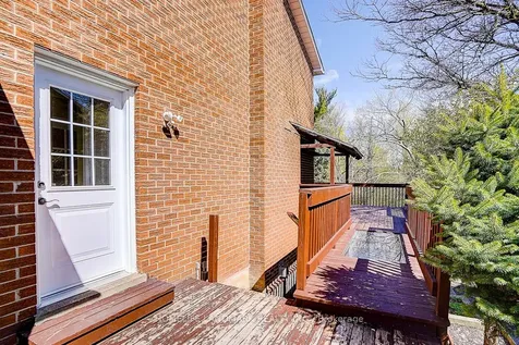 20 Lippincott Court Richmond Hill ON L4C 7M4