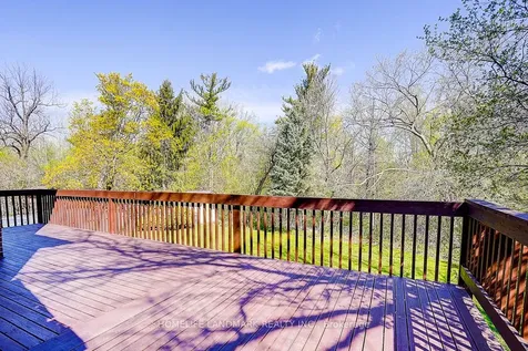 20 Lippincott Court Richmond Hill ON L4C 7M4